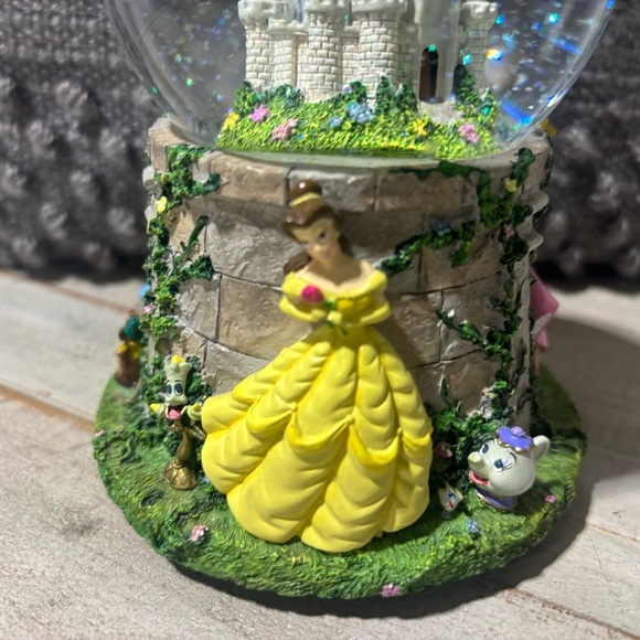❤️Vintage Hallmark Disney Princess Musical Snow Globe - Picture 5 of 8